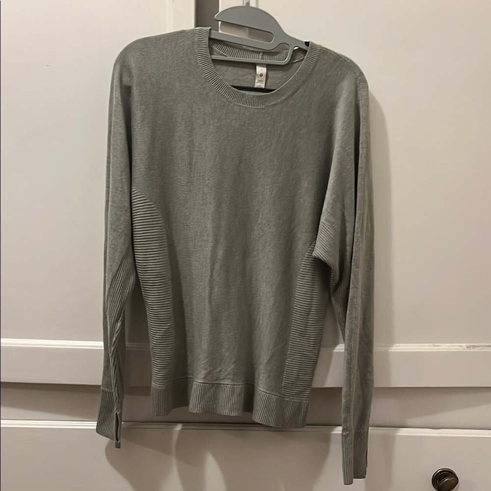 Women’s Lululemon  athletica Gray Long Sleeve Top Size 6 light sweater type